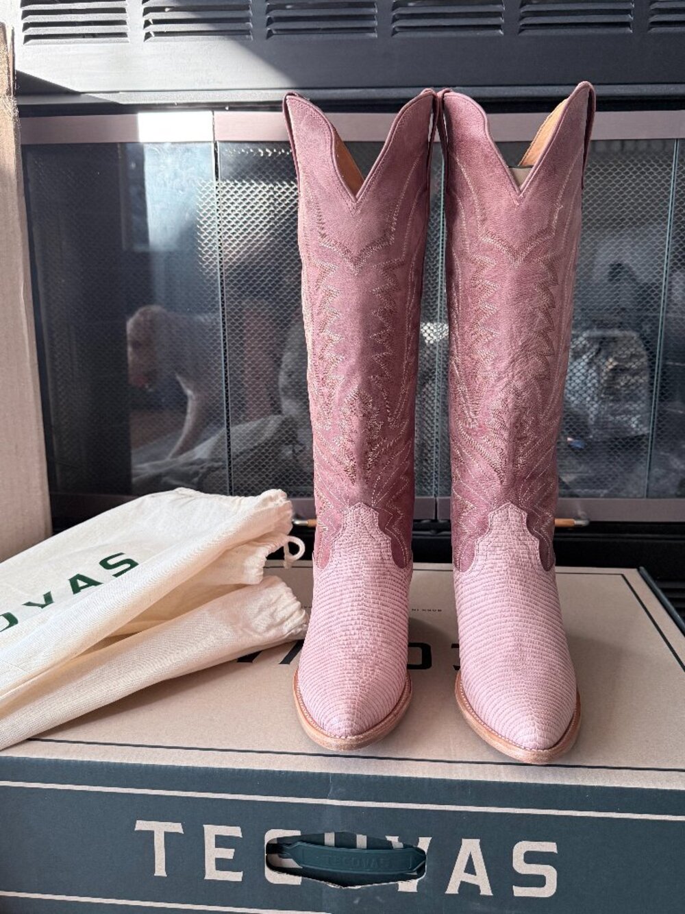 Tecovas Abby Pink Frost 8.5 - New Never Worn